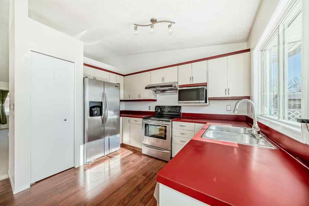 MLS® A2266284 - 172 Sunvale Crescent SE in Sundance Calgary, Residential