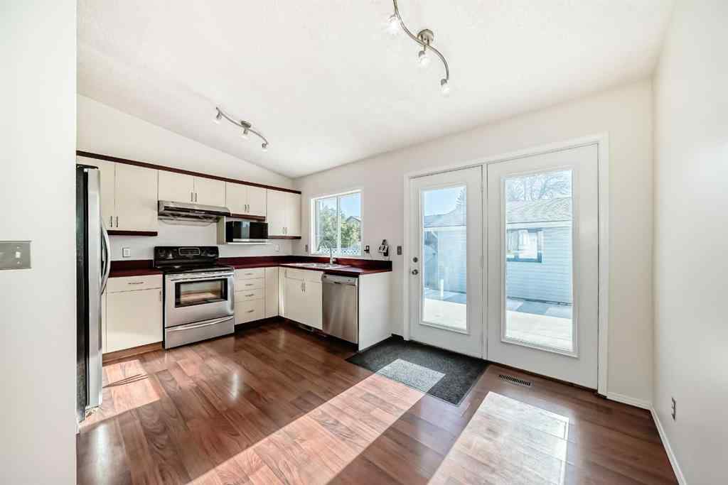 MLS® A2266284 - 172 Sunvale Crescent SE in Sundance Calgary, Residential