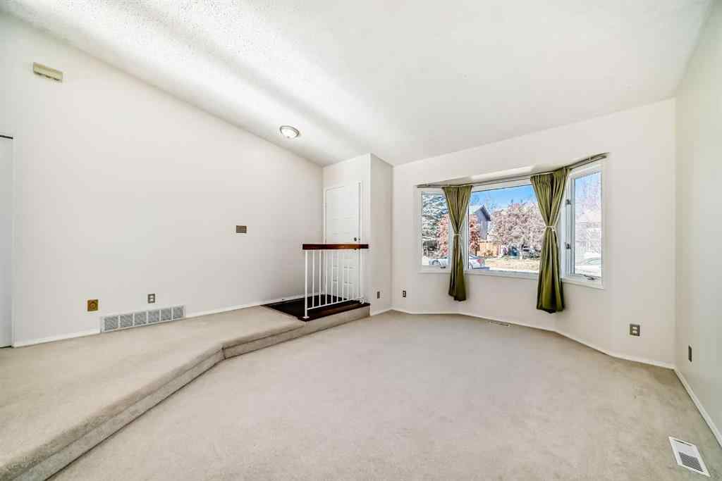 MLS® A2266284 - 172 Sunvale Crescent SE in Sundance Calgary, Residential