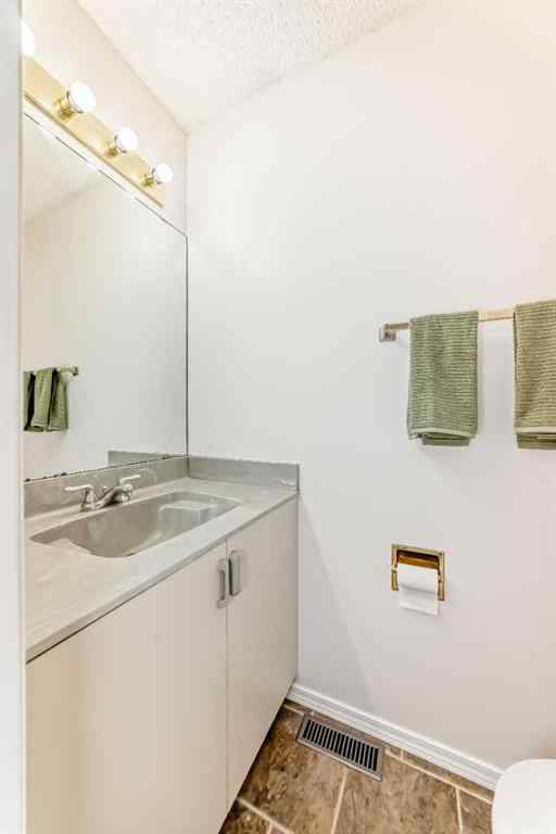 MLS® A2266284 - 172 Sunvale Crescent SE in Sundance Calgary, Residential