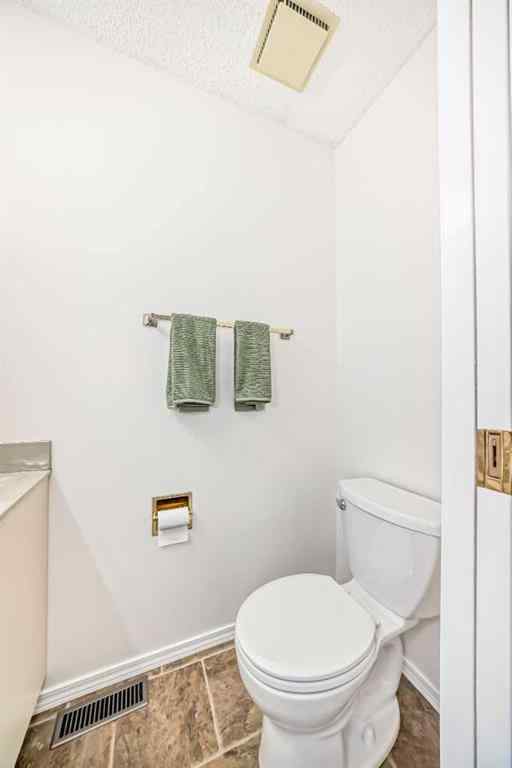 MLS® A2266284 - 172 Sunvale Crescent SE in Sundance Calgary, Residential