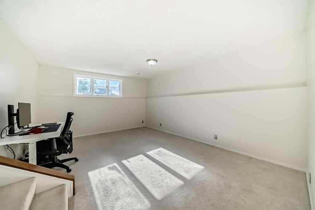 MLS® A2266284 - 172 Sunvale Crescent SE in Sundance Calgary, Residential