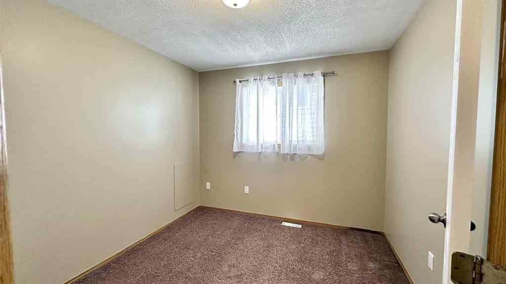 MLS® A2266285 - 9105 113A Avenue  in Crystal Heights Grande Prairie, Rental
