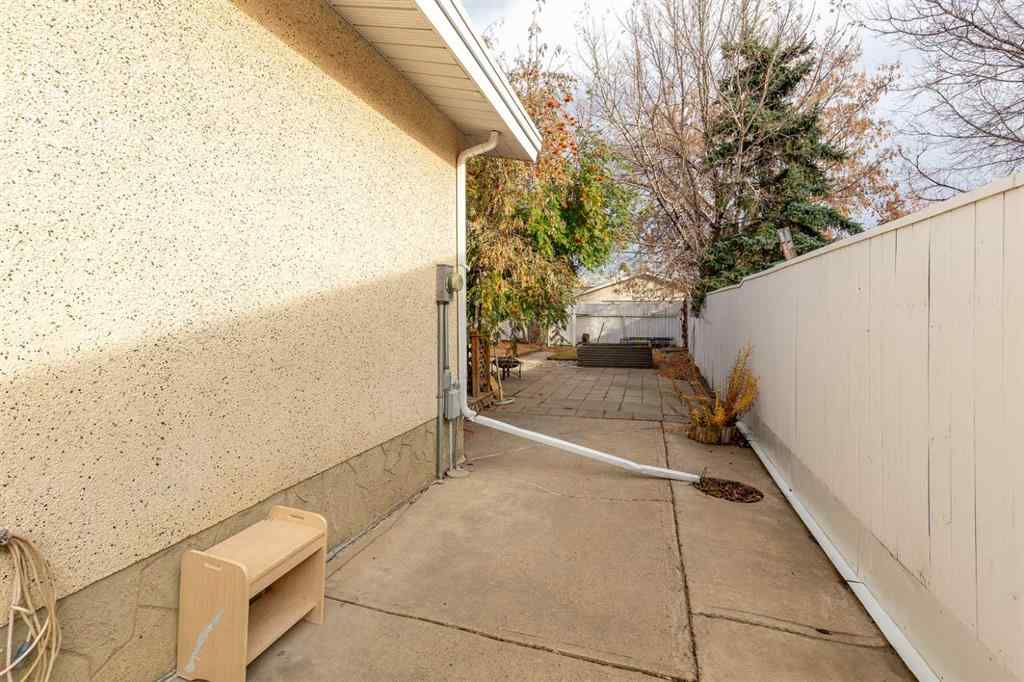 MLS® A2266288 - 1907 18 Street N in Winston Churchill Lethbridge, Residential