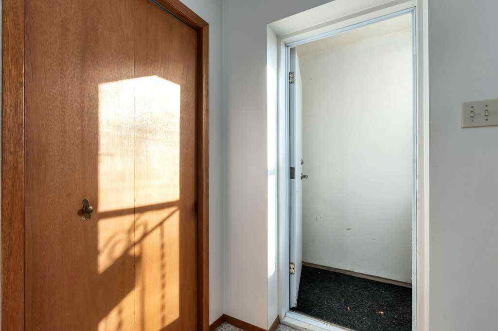 MLS® A2266294 - 411 10 Street NE in Bridgeland/Riverside Calgary, Residential