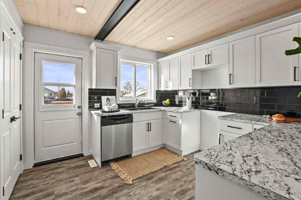 MLS® A2266299 - 6 Metcalf Way  in Metcalf Ridge Lacombe, Residential