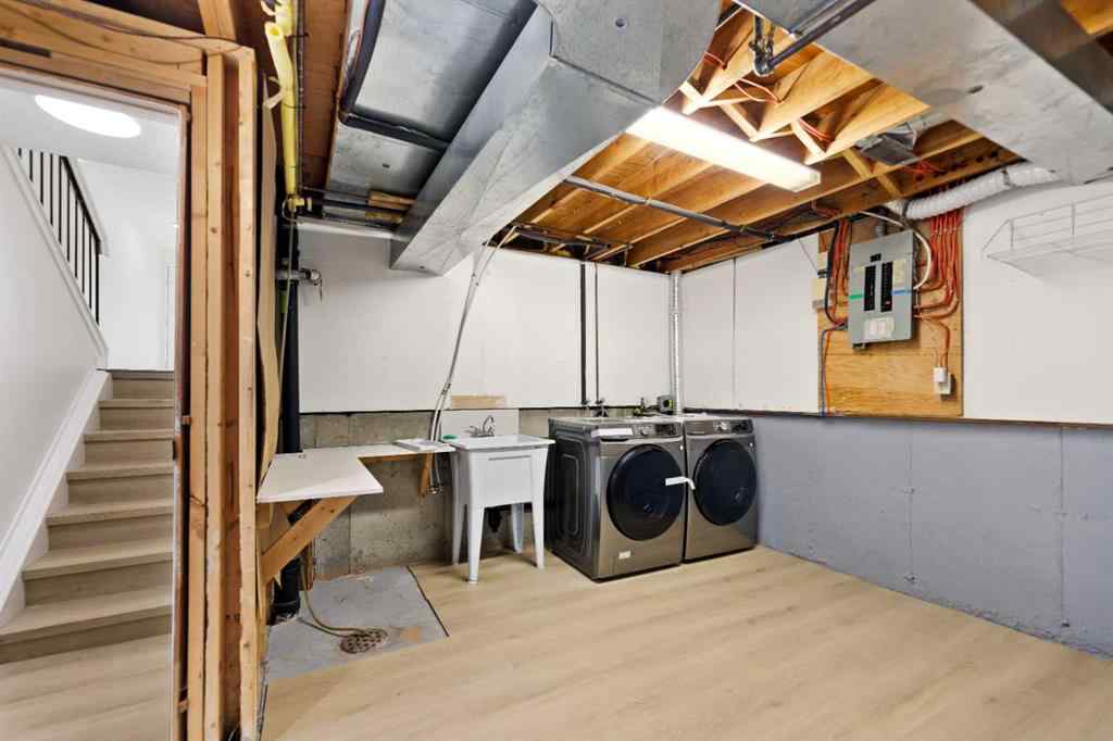 MLS® A2266311 - 26 Glamis Gardens SW in Glamorgan Calgary, Residential