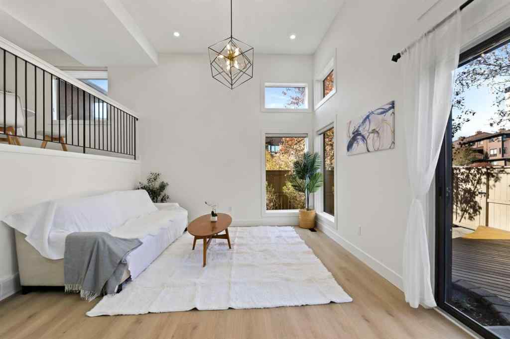 MLS® A2266311 - 26 Glamis Gardens SW in Glamorgan Calgary, Residential