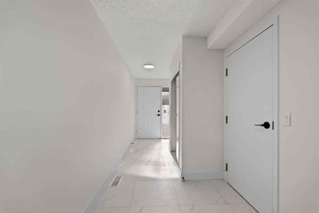 MLS® A2266311 - 26 Glamis Gardens SW in Glamorgan Calgary, Residential