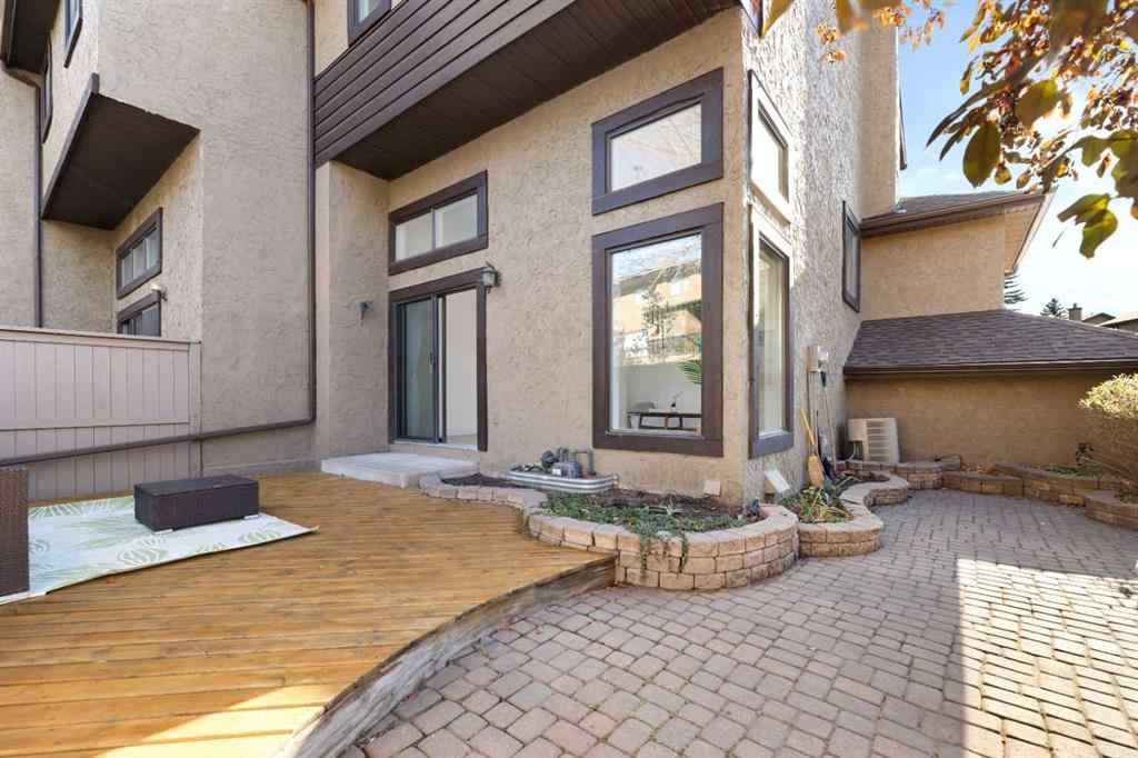 MLS® A2266311 - 26 Glamis Gardens SW in Glamorgan Calgary, Residential