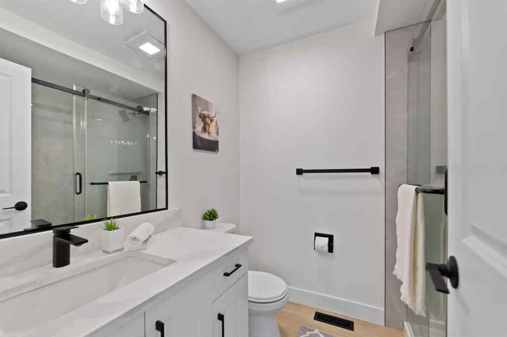 MLS® A2266311 - 26 Glamis Gardens SW in Glamorgan Calgary, Residential