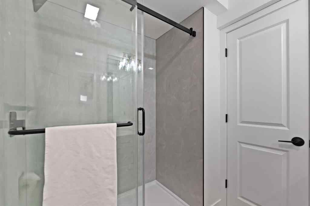 MLS® A2266311 - 26 Glamis Gardens SW in Glamorgan Calgary, Residential