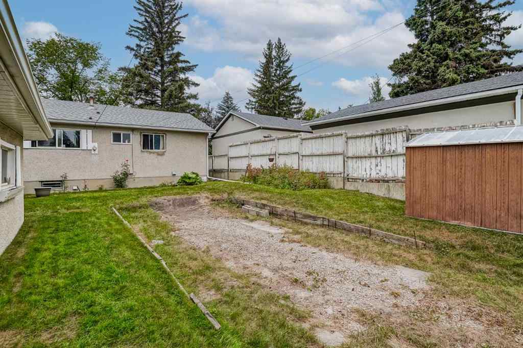 MLS® A2266312 - 4928 45 Street SW in Glamorgan Calgary, Residential