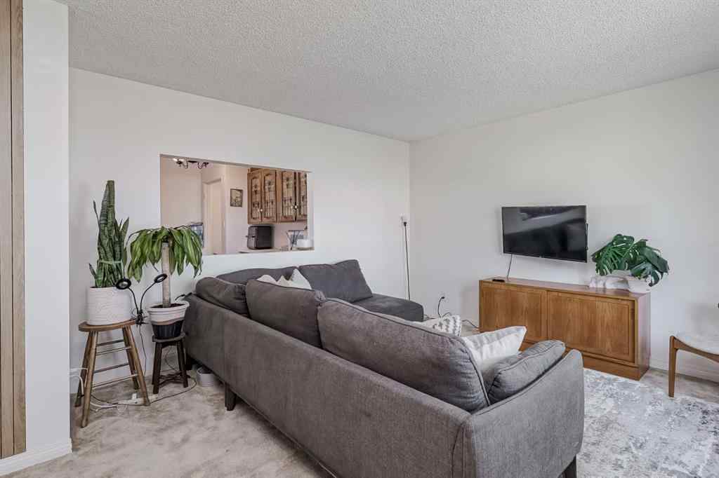 MLS® A2266312 - 4928 45 Street SW in Glamorgan Calgary, Residential