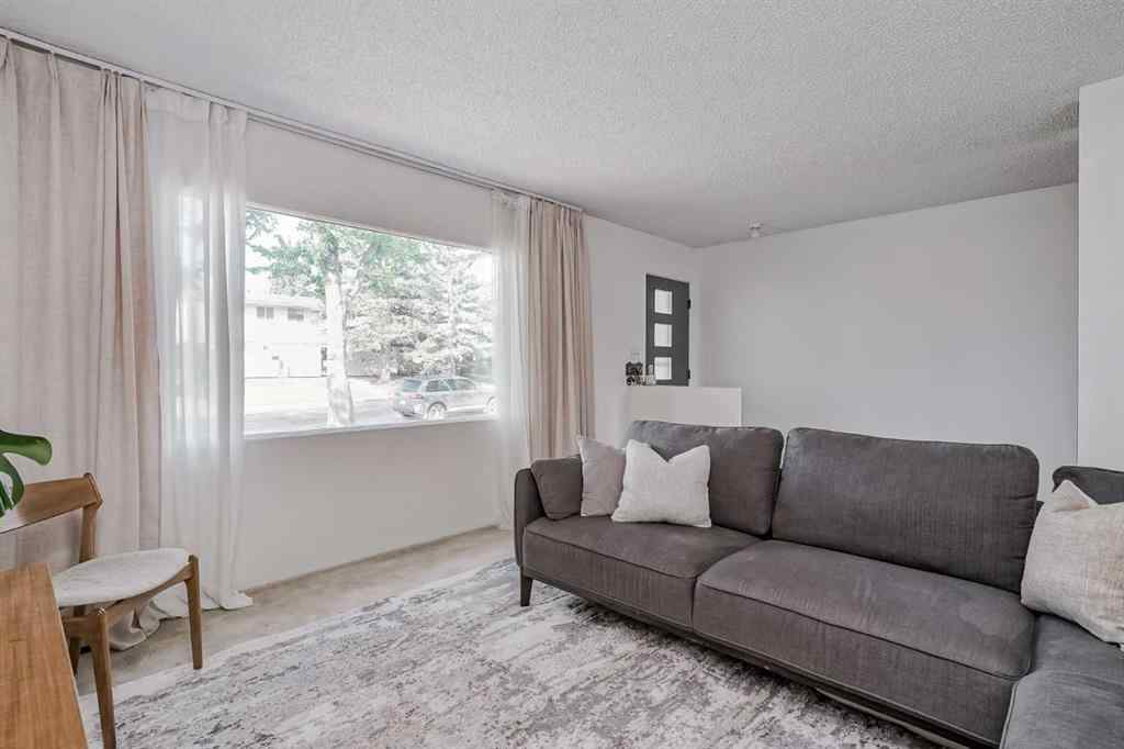 MLS® A2266312 - 4928 45 Street SW in Glamorgan Calgary, Residential