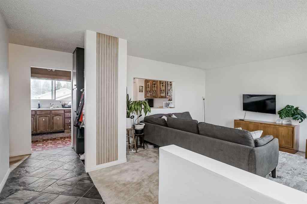 MLS® A2266312 - 4928 45 Street SW in Glamorgan Calgary, Residential