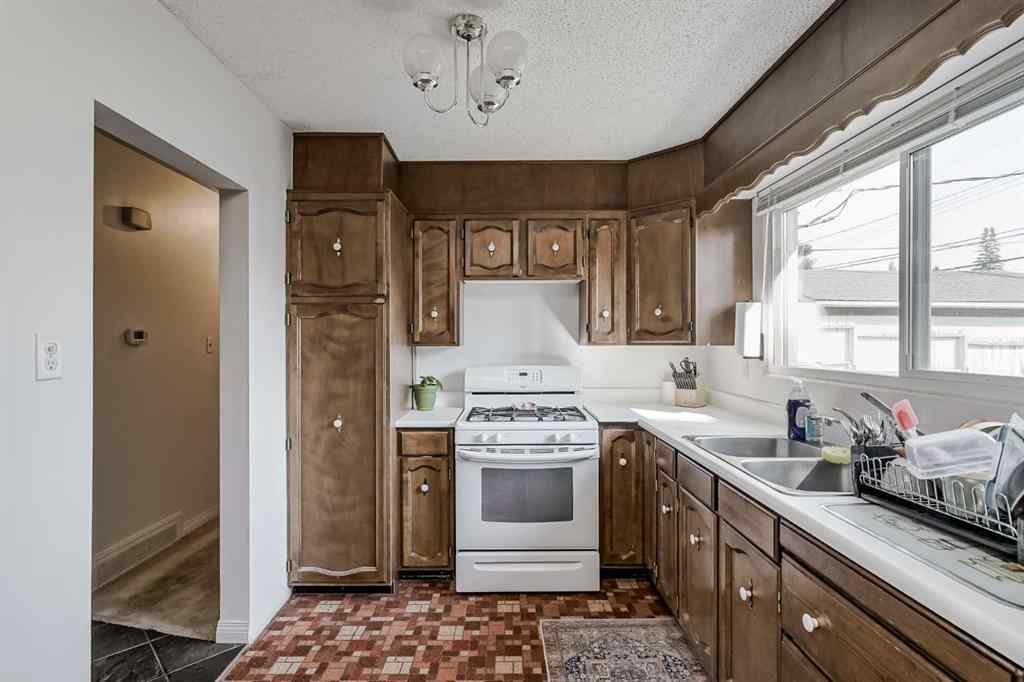 MLS® A2266312 - 4928 45 Street SW in Glamorgan Calgary, Residential