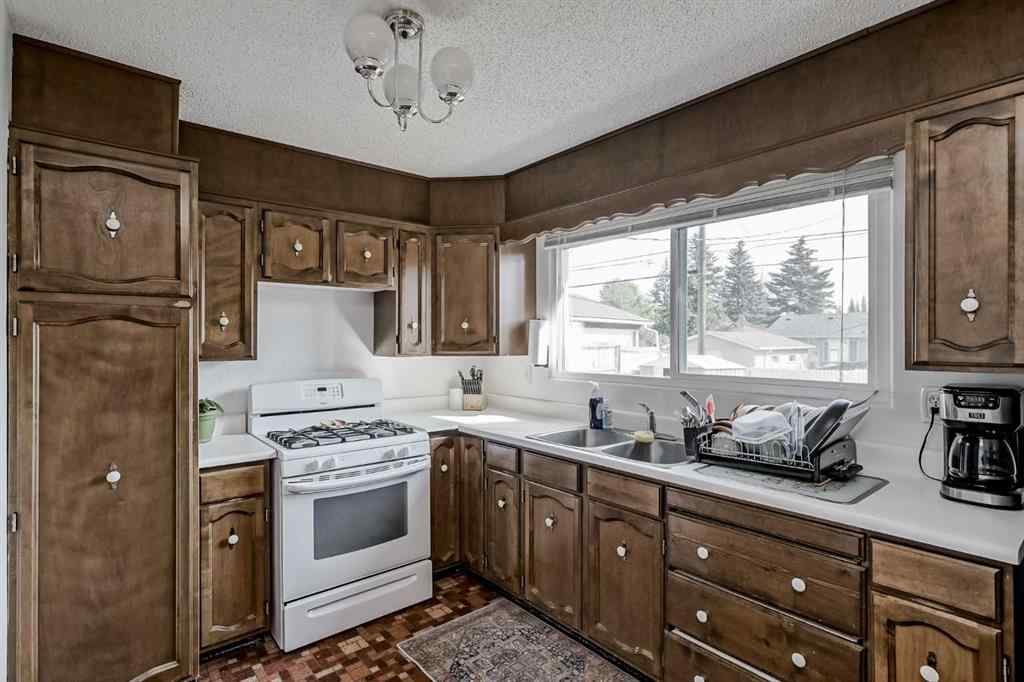 MLS® A2266312 - 4928 45 Street SW in Glamorgan Calgary, Residential