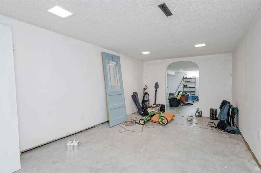 MLS® A2266312 - 4928 45 Street SW in Glamorgan Calgary, Residential