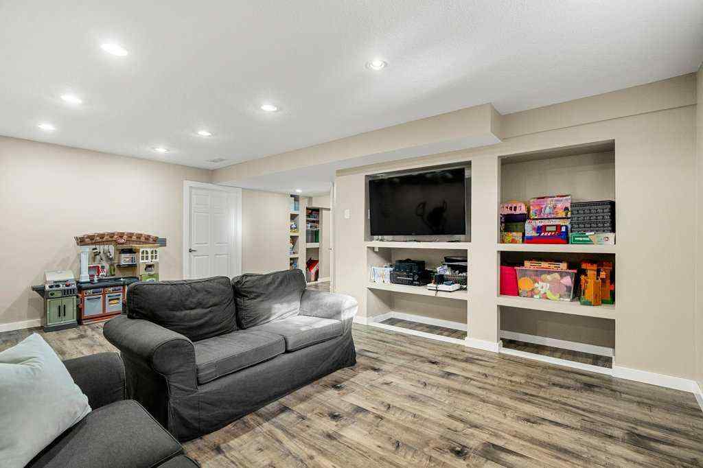 MLS® A2266324 - 151 Mt Gibraltar Heights SE in McKenzie Lake Calgary, Residential