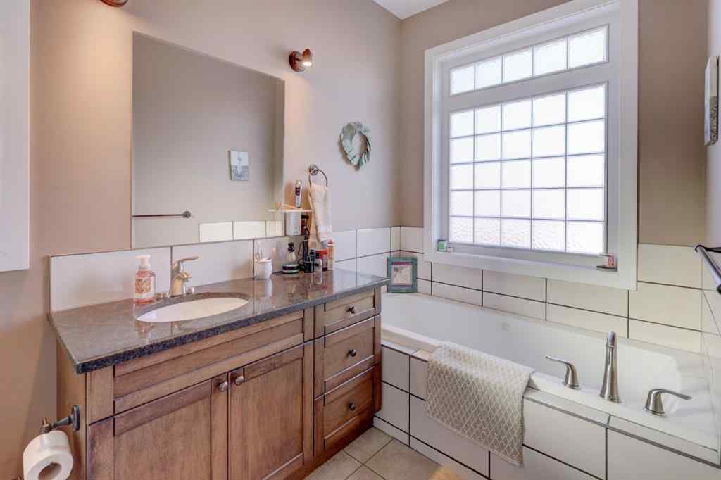 MLS® A2266330 - 855 Bankview Drive  in Bankview Drumheller, Residential