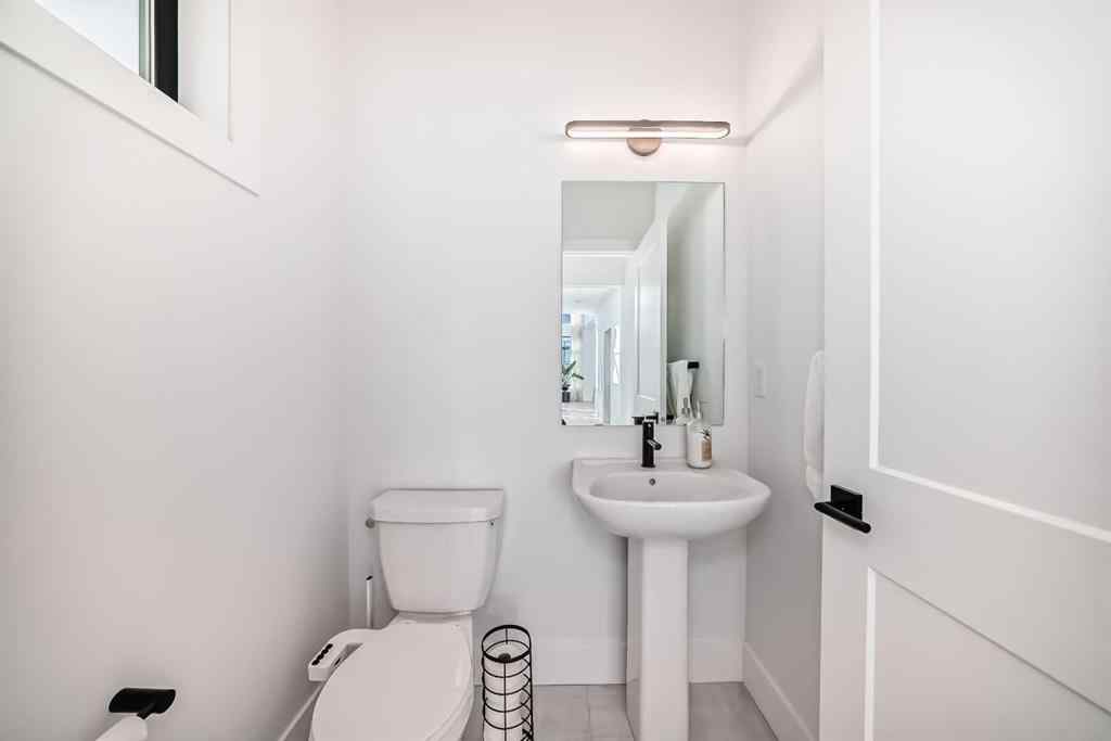 MLS® A2266336 - 26 Treeline Common SW in Alpine Park Calgary, Residential