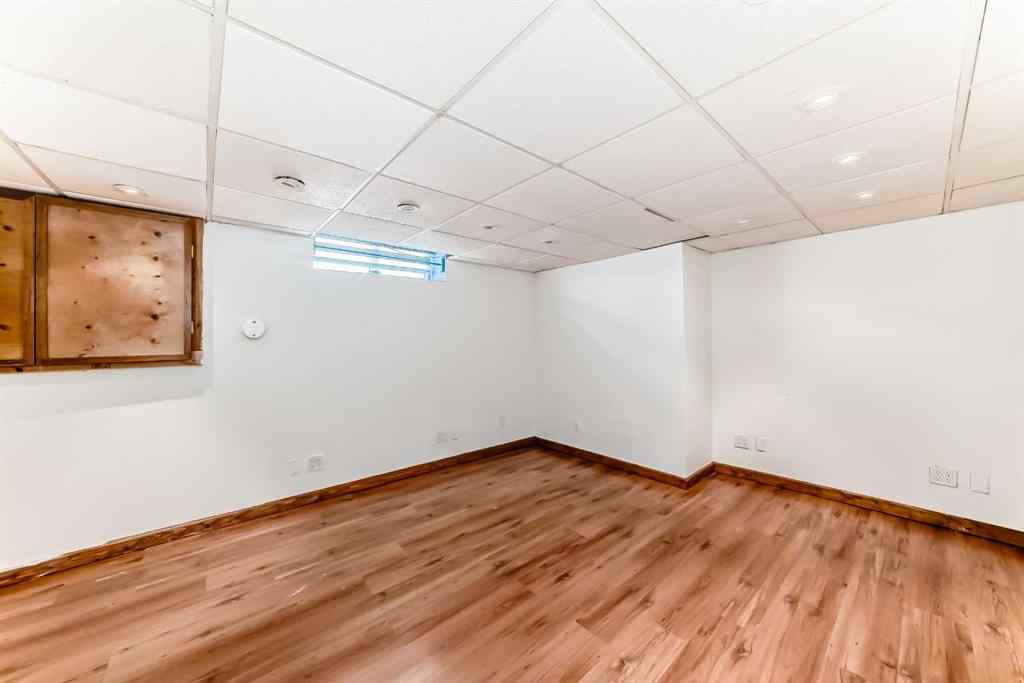 MLS® A2266353 - 323 Appleglen Place SE in Applewood Park Calgary, Residential