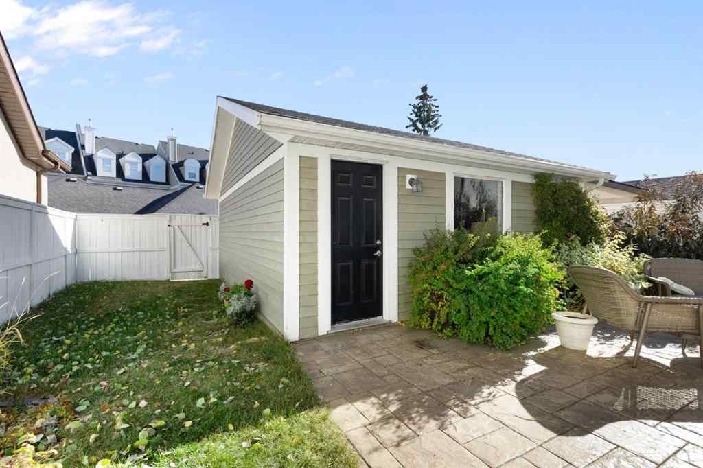 MLS® A2266370 - 5550 Henwood Street SW in Garrison Green Calgary, Residential