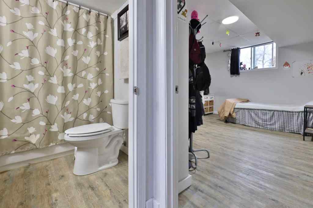 MLS® A2266378 - 5611 53 Avenue  in Sparling Camrose, Residential