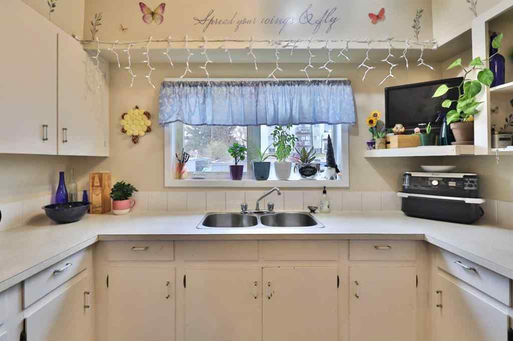 MLS® A2266378 - 5611 53 Avenue  in Sparling Camrose, Residential