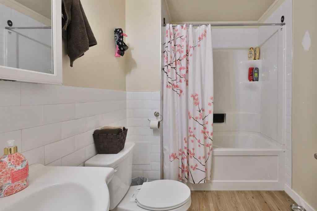 MLS® A2266378 - 5611 53 Avenue  in Sparling Camrose, Residential