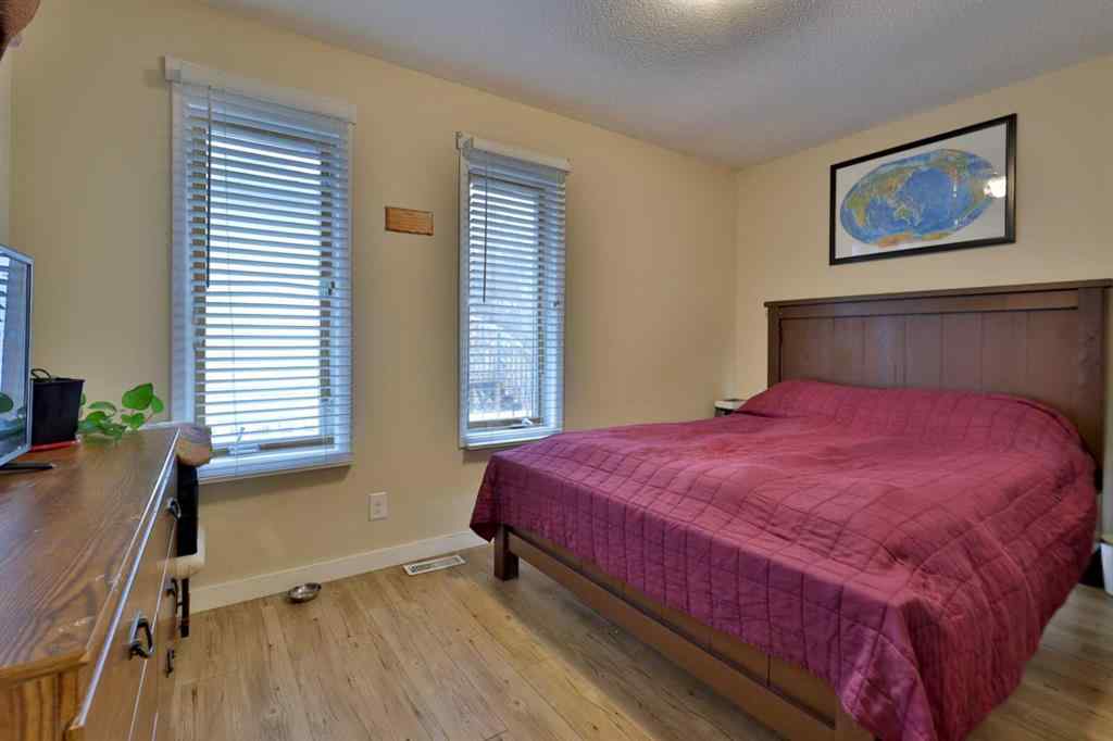 MLS® A2266378 - 5611 53 Avenue  in Sparling Camrose, Residential