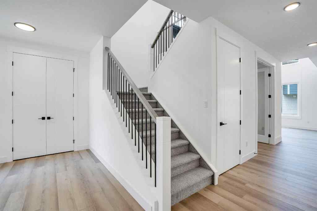 MLS® A2266388 - 27 Heritage Close  in Heritage Hills Cochrane, Residential