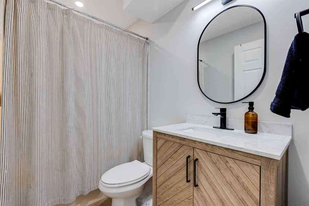 MLS® A2266390 - 319 Douglas Glen Boulevard SE in Douglasdale/Glen Calgary, Residential