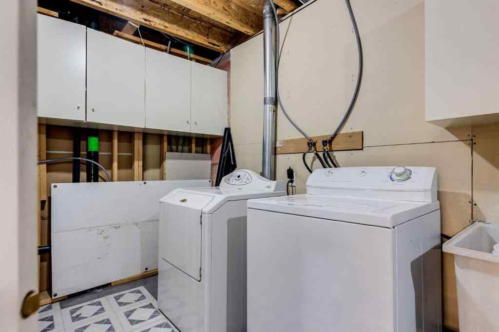 MLS® A2266390 - 319 Douglas Glen Boulevard SE in Douglasdale/Glen Calgary, Residential