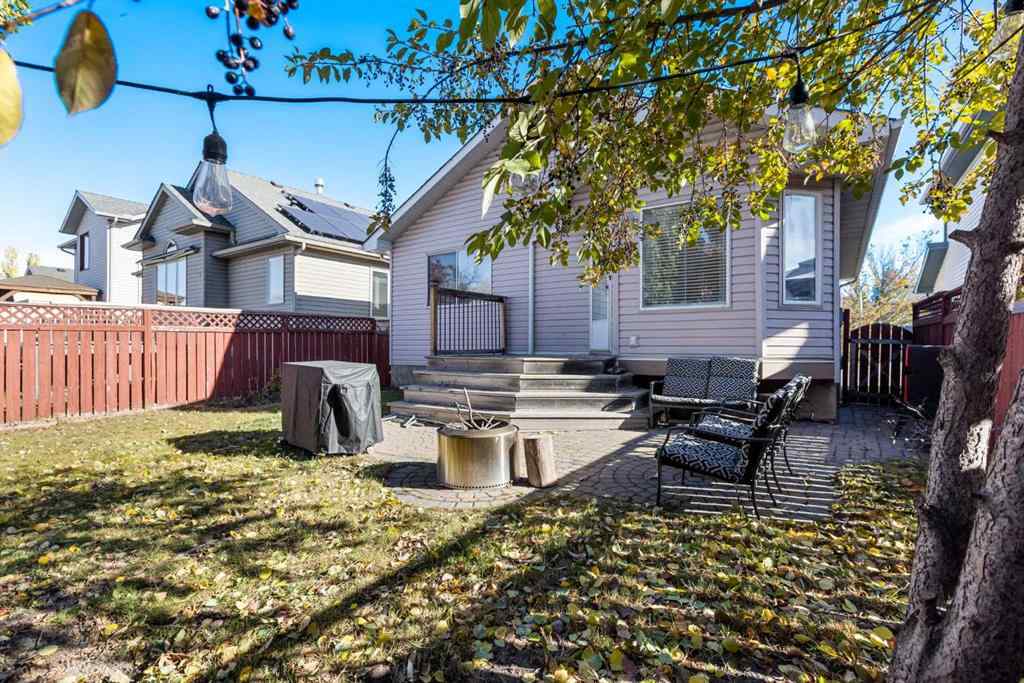 MLS® A2266390 - 319 Douglas Glen Boulevard SE in Douglasdale/Glen Calgary, Residential