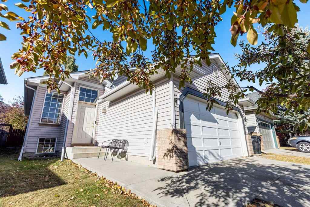 MLS® A2266390 - 319 Douglas Glen Boulevard SE in Douglasdale/Glen Calgary, Residential