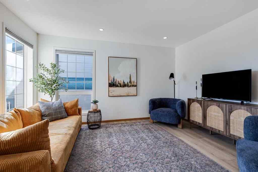 MLS® A2266390 - 319 Douglas Glen Boulevard SE in Douglasdale/Glen Calgary, Residential