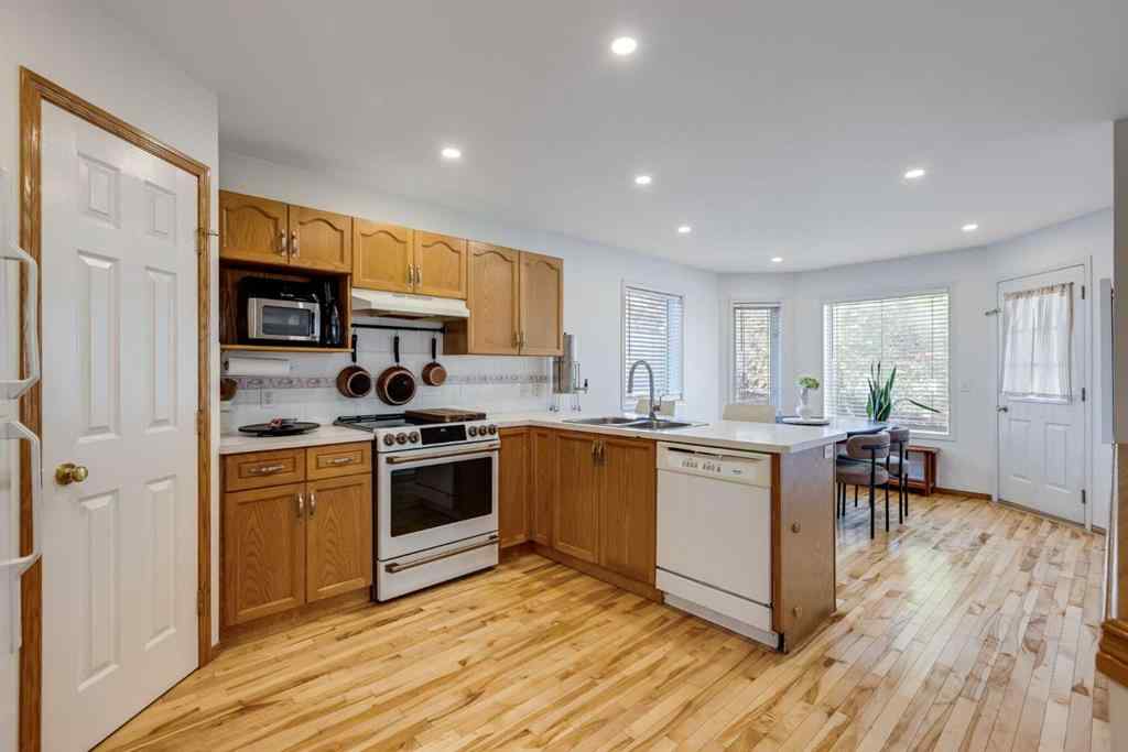 MLS® A2266390 - 319 Douglas Glen Boulevard SE in Douglasdale/Glen Calgary, Residential