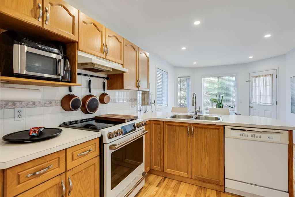 MLS® A2266390 - 319 Douglas Glen Boulevard SE in Douglasdale/Glen Calgary, Residential