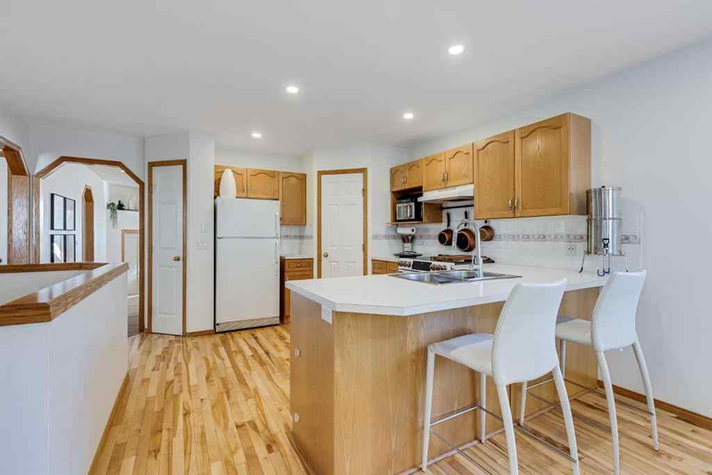 MLS® A2266390 - 319 Douglas Glen Boulevard SE in Douglasdale/Glen Calgary, Residential