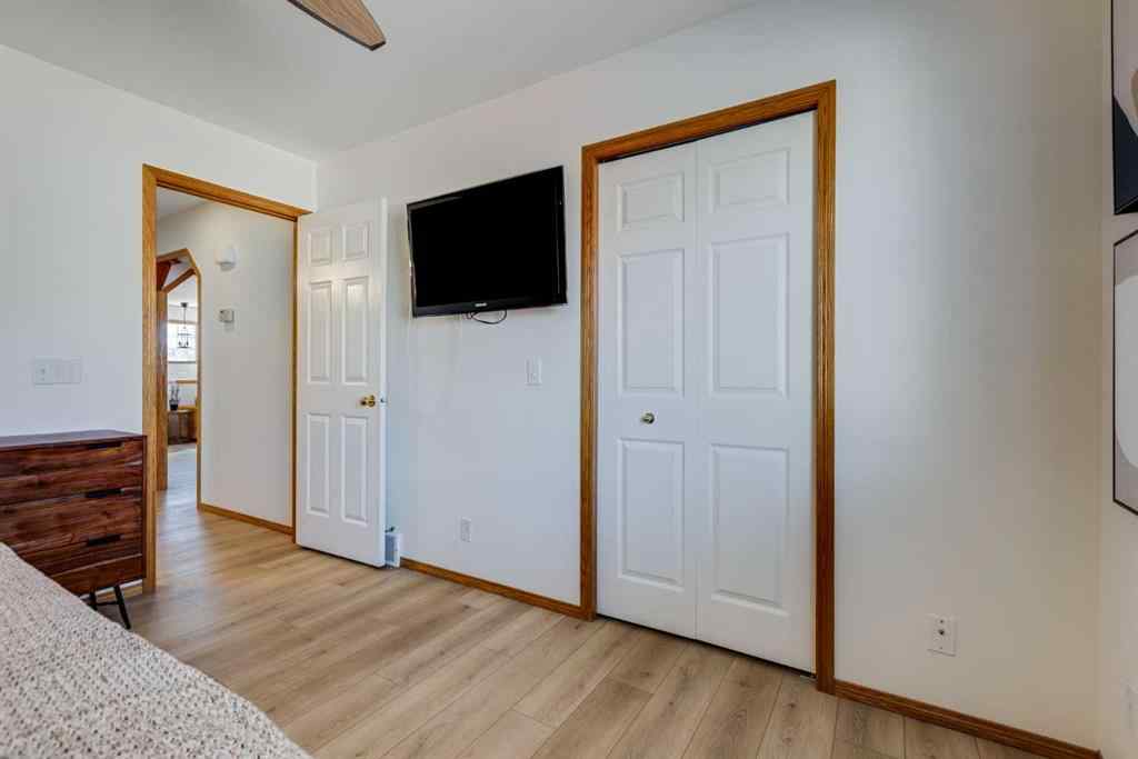 MLS® A2266390 - 319 Douglas Glen Boulevard SE in Douglasdale/Glen Calgary, Residential