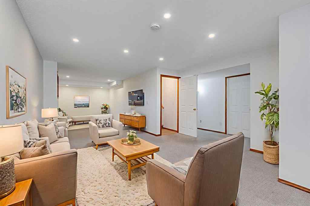 MLS® A2266390 - 319 Douglas Glen Boulevard SE in Douglasdale/Glen Calgary, Residential