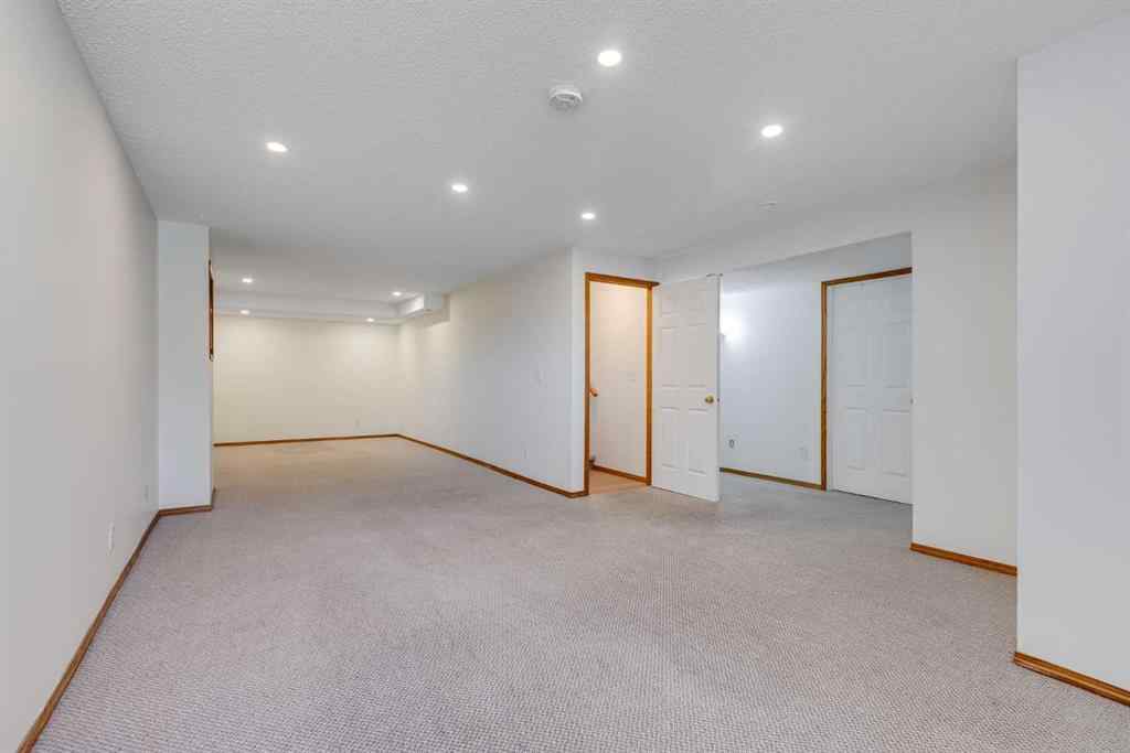 MLS® A2266390 - 319 Douglas Glen Boulevard SE in Douglasdale/Glen Calgary, Residential