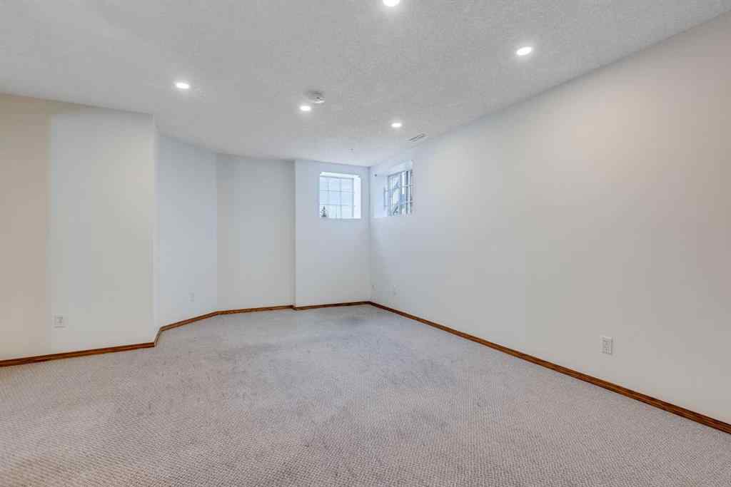 MLS® A2266390 - 319 Douglas Glen Boulevard SE in Douglasdale/Glen Calgary, Residential