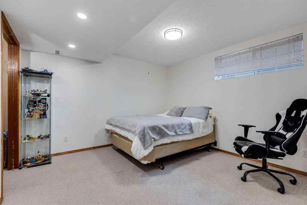 MLS® A2266390 - 319 Douglas Glen Boulevard SE in Douglasdale/Glen Calgary, Residential