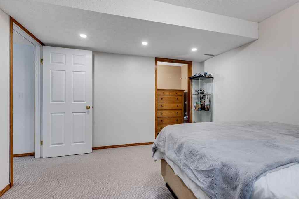 MLS® A2266390 - 319 Douglas Glen Boulevard SE in Douglasdale/Glen Calgary, Residential