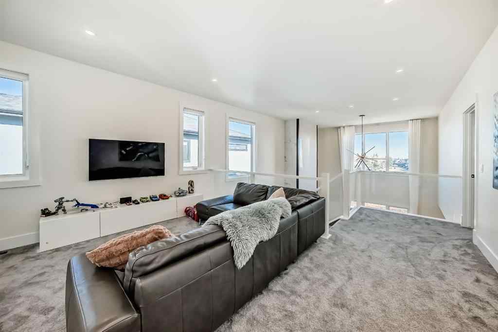 MLS® A2266400 - 76 ROCK LAKE View NW in Rocky Ridge Calgary, Residential