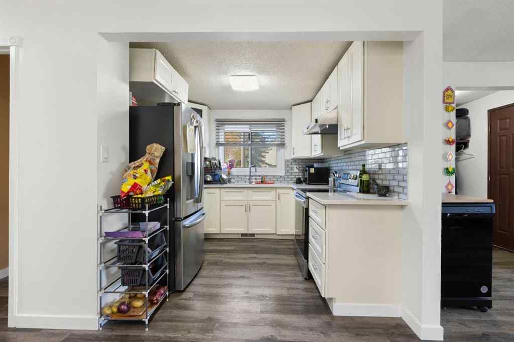 MLS® A2266408 - 5414 Pensacola Crescent SE in Penbrooke Meadows Calgary, Residential