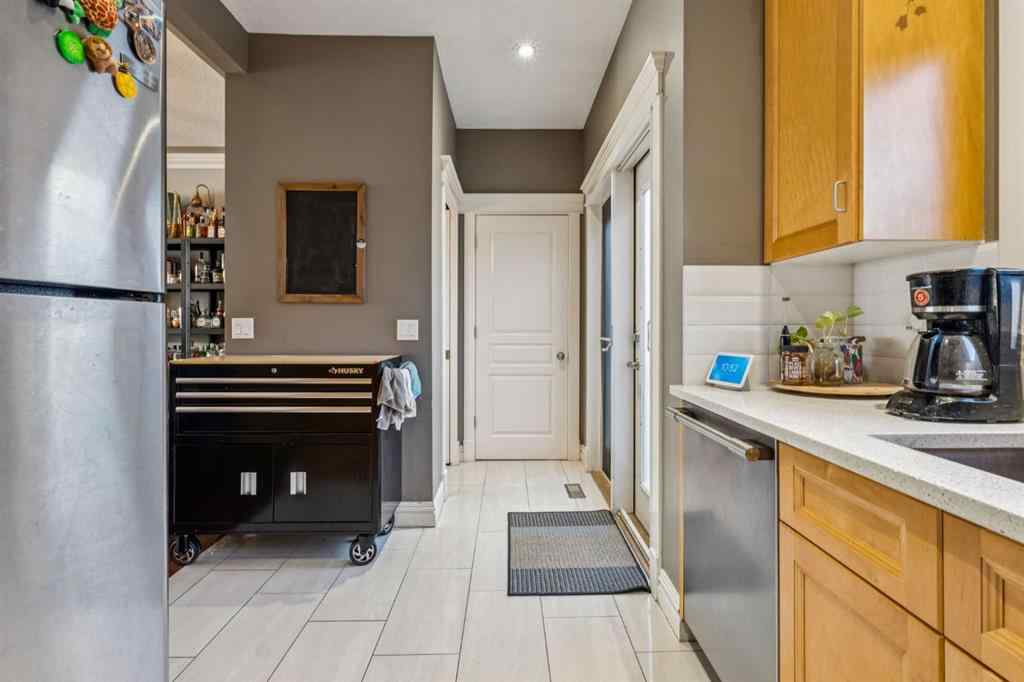 MLS® A2266431 - 2808 19 Avenue SW in Killarney/Glengarry Calgary, Residential